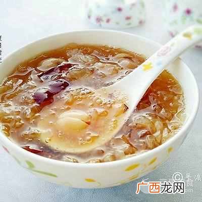 银耳羹的做法，这么做美容养颜！