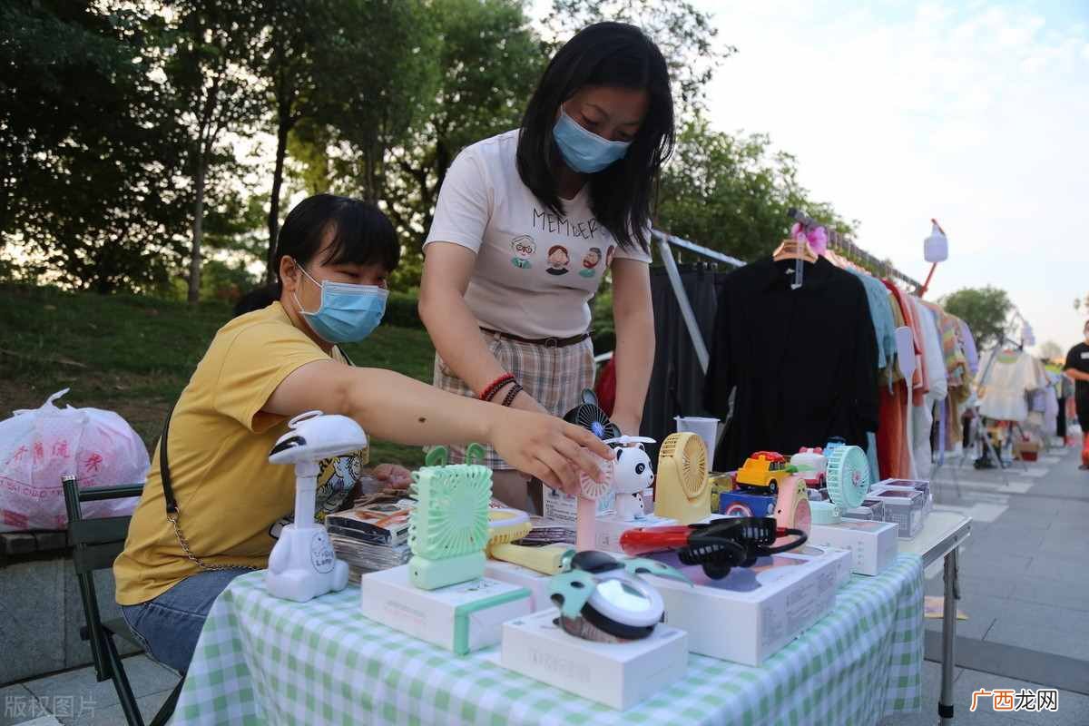 冷门暴利的2个摆摊项目 摆地摊卖什么利润大而且独特
