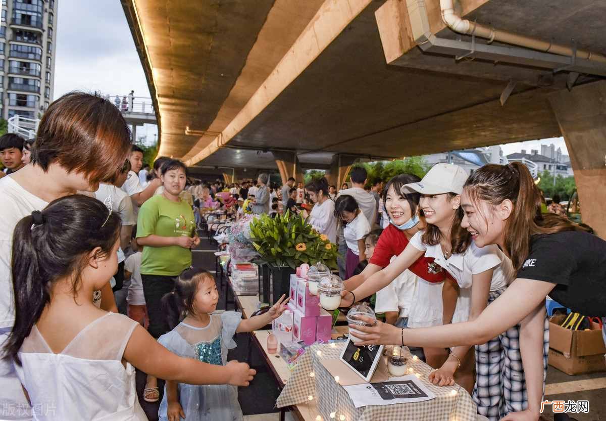 冷门暴利的2个摆摊项目 摆地摊卖什么利润大而且独特