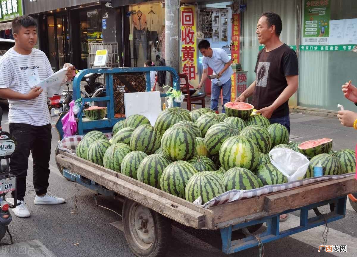 冷门暴利的2个摆摊项目 摆地摊卖什么利润大而且独特