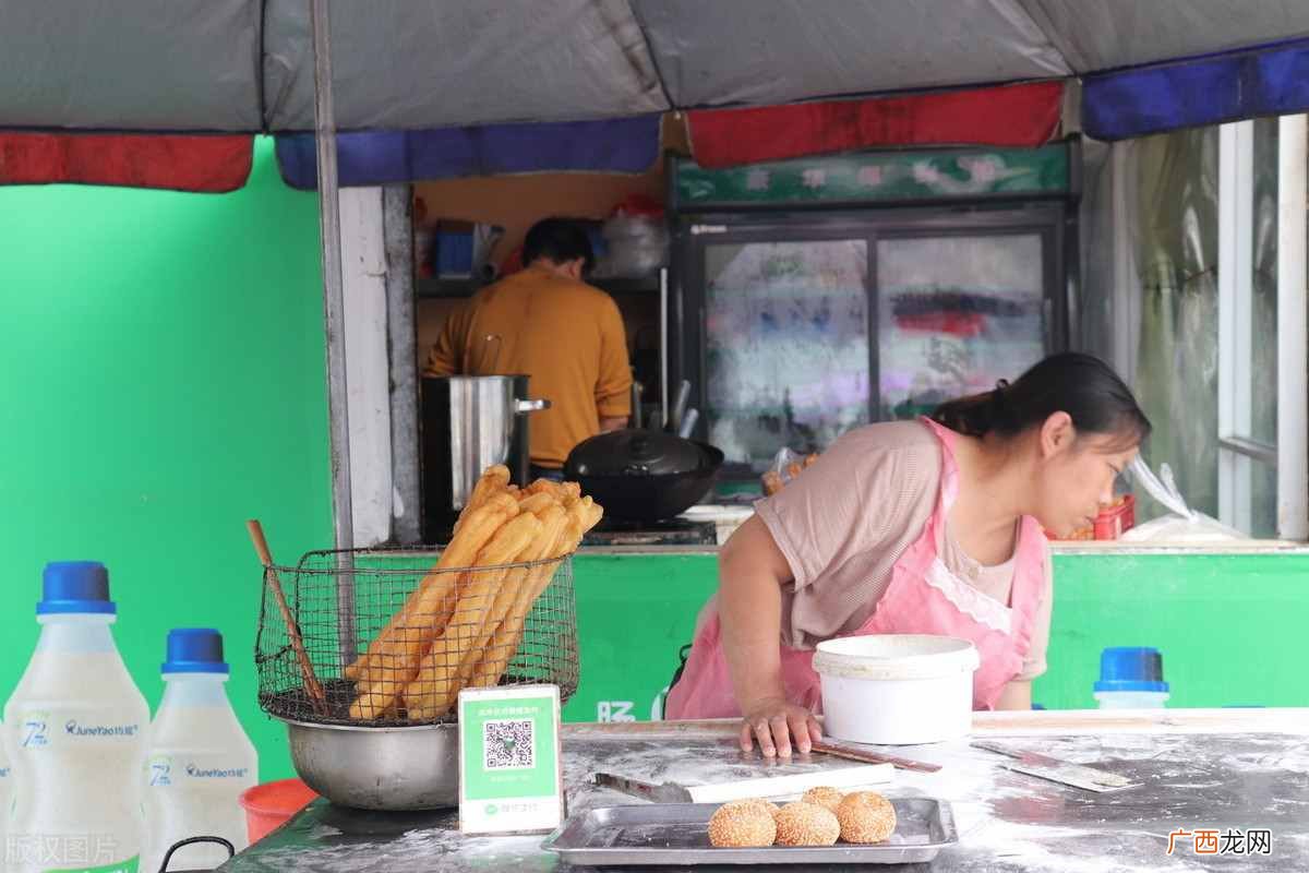 冷门暴利的2个摆摊项目 摆地摊卖什么利润大而且独特
