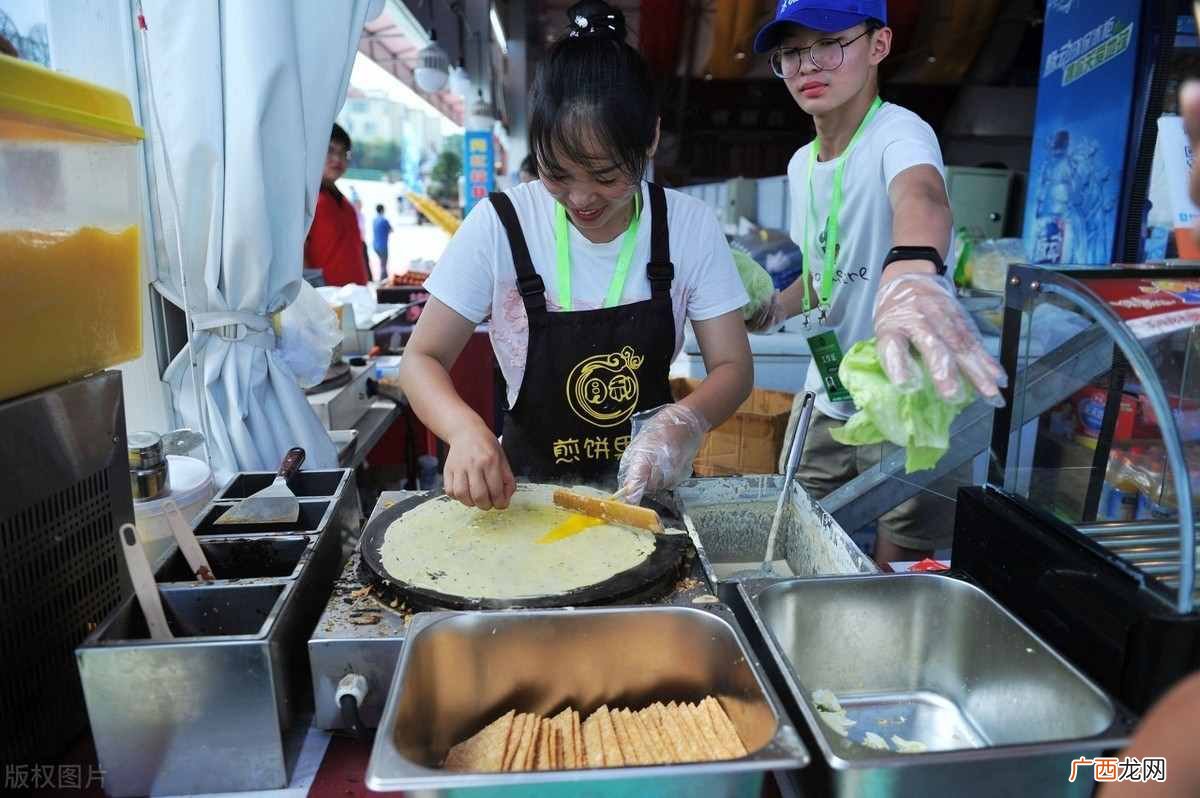 冷门暴利的2个摆摊项目 摆地摊卖什么利润大而且独特