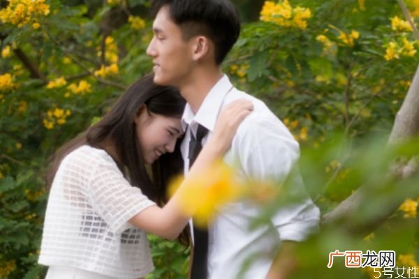 叫男朋友起床的短句叫男友起床有趣的话