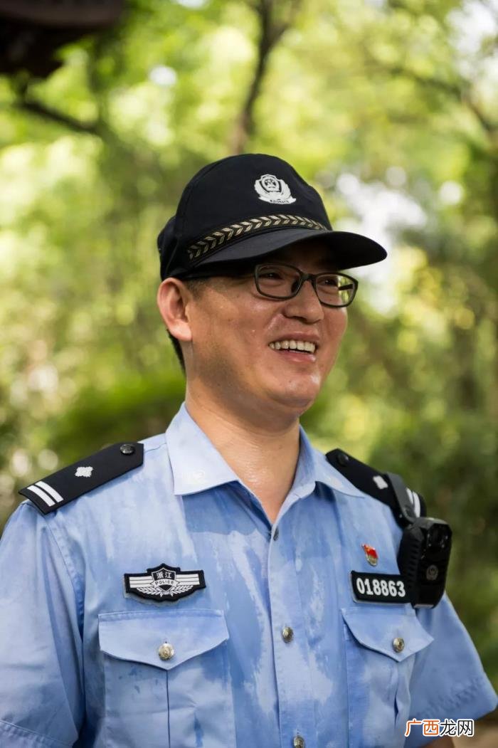 看不见你的笑要我怎么睡得着~ 看不见你的笑我怎么睡得着