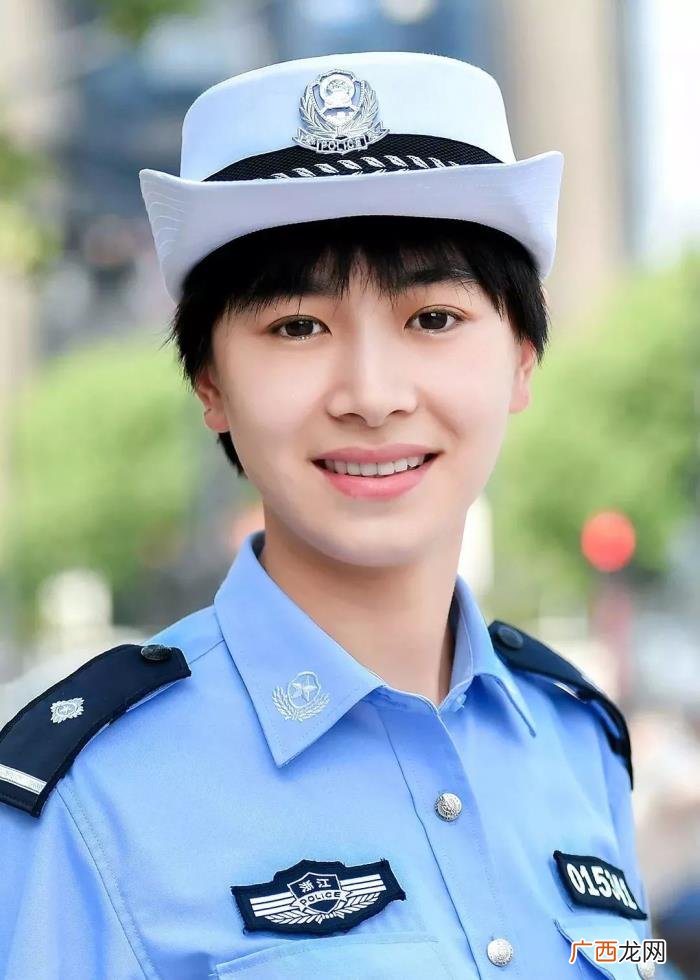 看不见你的笑要我怎么睡得着~ 看不见你的笑我怎么睡得着