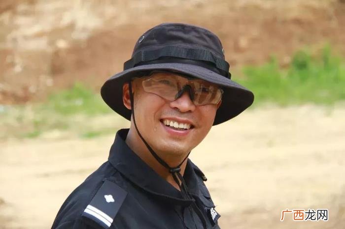 看不见你的笑要我怎么睡得着~ 看不见你的笑我怎么睡得着
