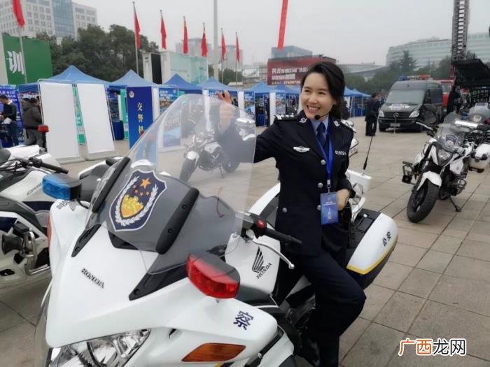 看不见你的笑要我怎么睡得着~ 看不见你的笑我怎么睡得着