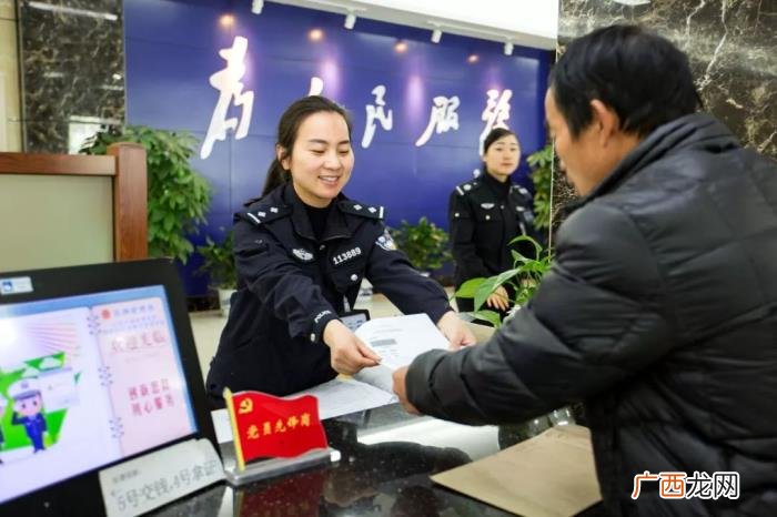 看不见你的笑要我怎么睡得着~ 看不见你的笑我怎么睡得着