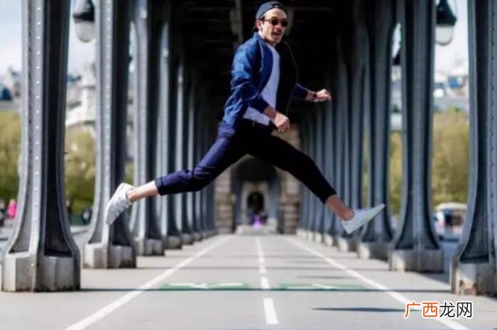 小白鞋发黄了怎么办 小白鞋变黄怎么洗干净
