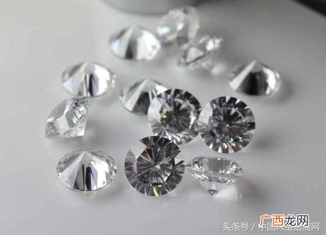 锆石是什么材质？和砖石又什么区别