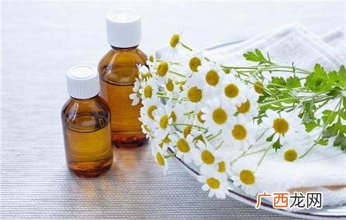 精油去黑眼圈的三种方法及注意事项