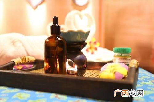 精油去眼袋的正确做法 精油去眼袋要注意什么
