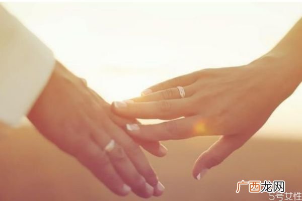 为什么女朋友会对自己说出轨了轻浮的女人有哪些特点