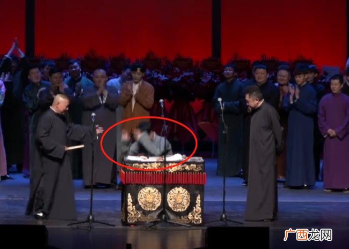 张九龄当众给郭德纲下跪磕头 张九龄德云社