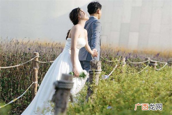 前男友爱上别人了还能挽回吗前男友爱上别人我还能追回来吗