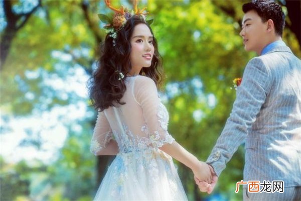 男生给女生披衣服说明什么男生给女生披外套是什么意思