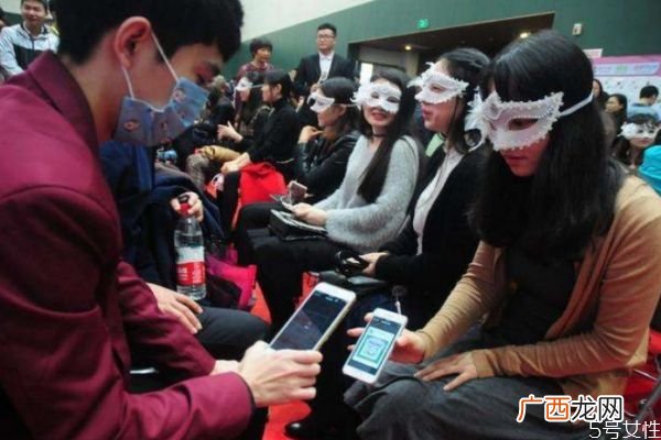 相亲后怎么问人家态度相亲见面可以问的问题