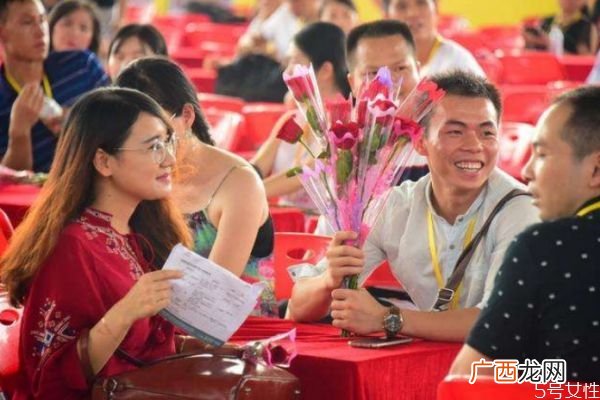 相亲后怎么问人家态度相亲见面可以问的问题