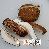 葱烧蘑菇，传统鲁菜