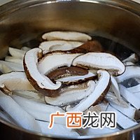 葱烧蘑菇，传统鲁菜