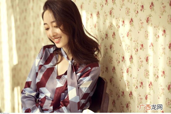 李小冉蒋梦婕哪个白，她比公认美白的刘亦菲、李小冉还白
