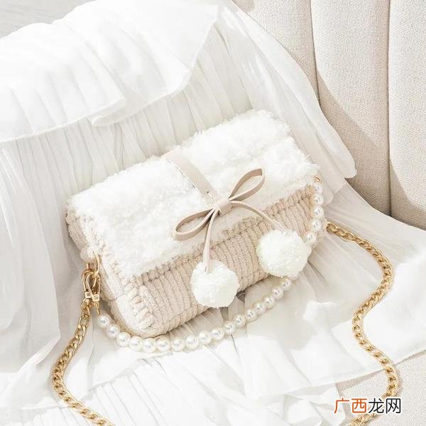 送女神什么礼物可以让她记得，送女生什么礼物可以讨她欢心