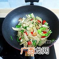 湖北特色小吃腊肉炒豆丝