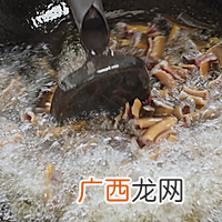 湘菜经典紫苏炒鳝鱼，香辣酥脆，下酒又下饭！