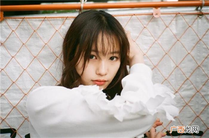 怎样跟女生聊天找话题，和女生聊天总是冷场怎么办