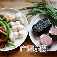 美食丨湘菜经典奇丑无比却美味无穷的猪血丸子