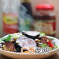 美食丨湘菜经典奇丑无比却美味无穷的猪血丸子