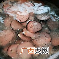 美食丨湘菜经典奇丑无比却美味无穷的猪血丸子