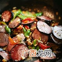 美食丨湘菜经典奇丑无比却美味无穷的猪血丸子