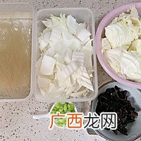 白菜炖粉条，给肉都不换