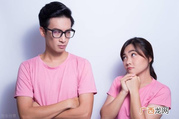 哄女人开心的情话套路，隔着屏幕哄女朋友开心的情话