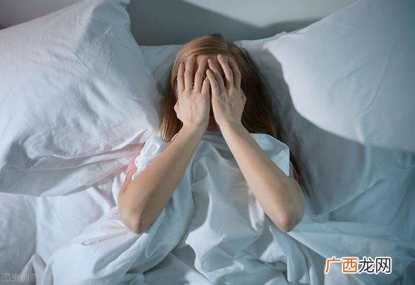 哄女人开心的情话套路，隔着屏幕哄女朋友开心的情话
