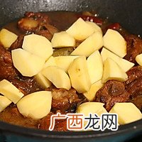红烧排骨，酱香十足!