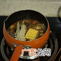 新厨娘的创新年夜菜—酱油时蔬炖鸡