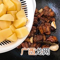 土豆红烧肉