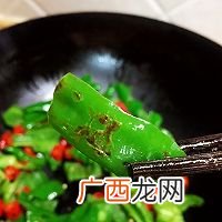 5分钟炒个能吃两碗饭的辣椒炒鸡蛋