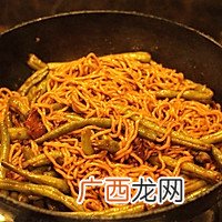 烧肉豆角焖面