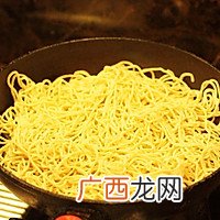 烧肉豆角焖面