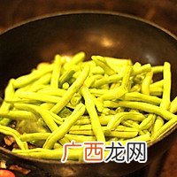 烧肉豆角焖面