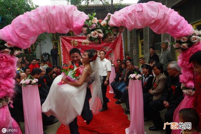 婚礼的主持人开场白台词 婚礼主持开场白