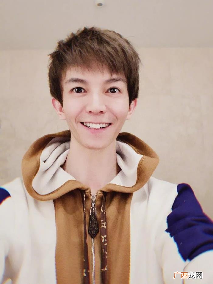郭敬明晒自拍却因整容上热搜 郭敬明整容前后