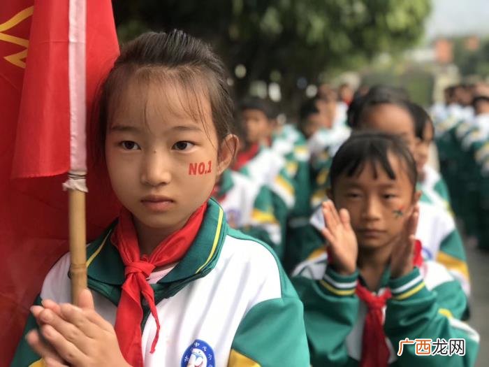小学生早恋怎么办，六年级女儿疑似早恋