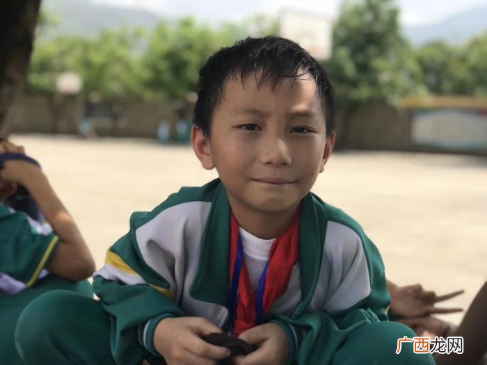 小学生早恋怎么办，六年级女儿疑似早恋