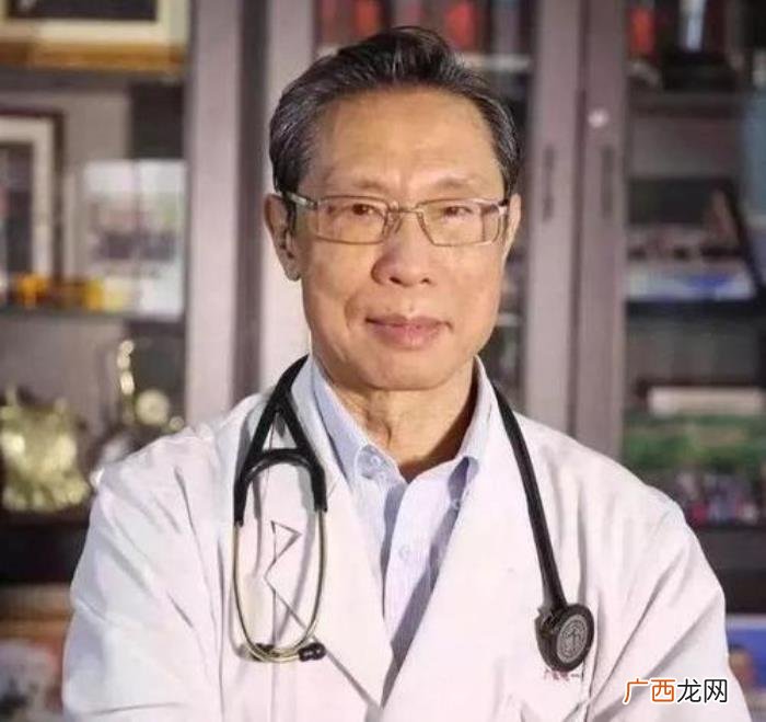 明星出门带保镖,明星带保镖出门