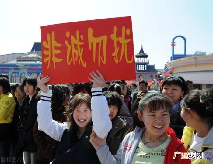 相亲女考验你的表现，相亲时男子拒买2800元大衣