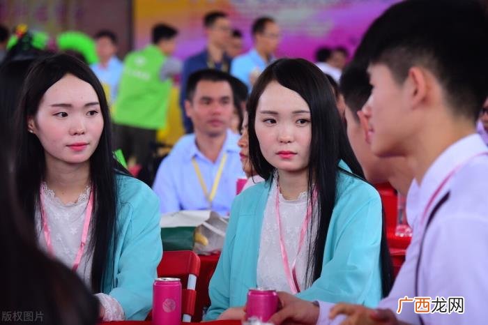 相亲女考验你的表现，相亲时男子拒买2800元大衣